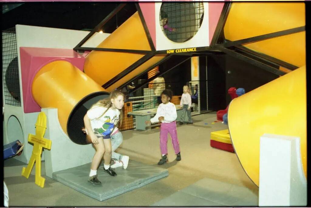 Los niños juegan en el Lied Discovery Children's Museum el 17 de enero de 1984. (Jim Laurie/La ...