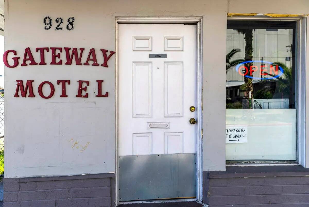 Oficina del Gateway Motel, que pronto cerrará, recientemente adquirido por el Siegel Group con ...