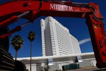 Equipo pesado de construcción se ve fuera del hotel-casino Tropicana, el lunes 1° de abril de ...