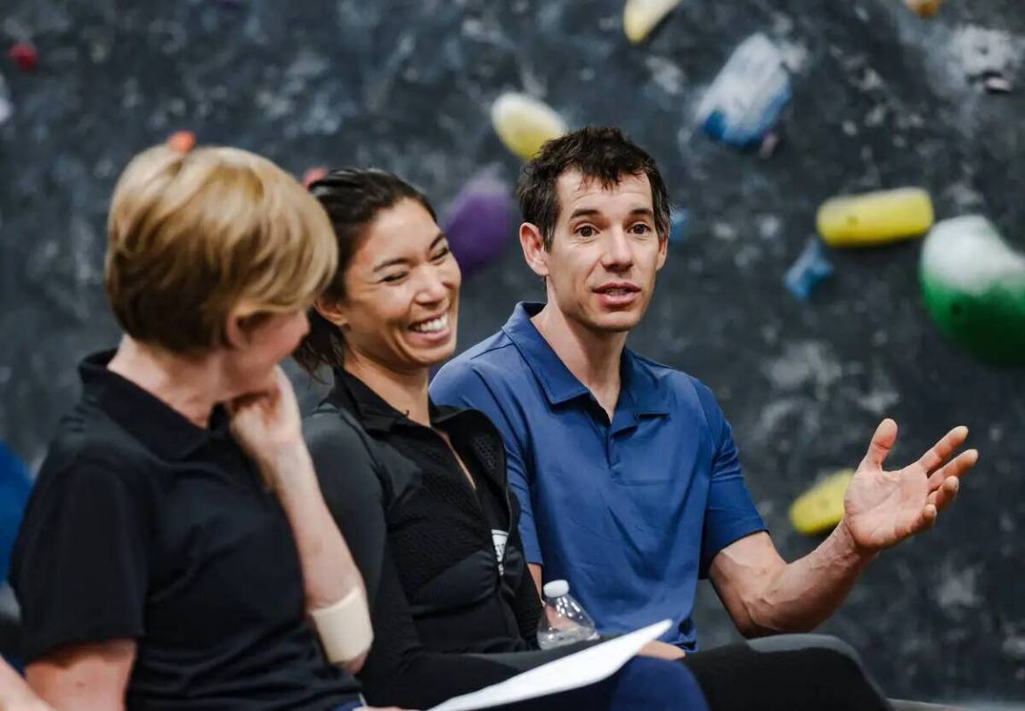 Alex Honnold, un venerado escalador de roca conocido por sus ascensiones libres en solitario, h ...