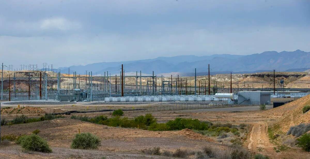 Hay 208 contenedores de baterías en el sitio en el Reid Gardner Battery Energy Storage System ...