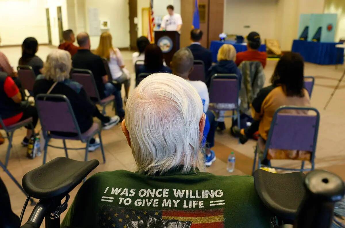 Phillip Davis, veterano de las Fuerzas Aéreas de Estados Unidos, asiste al evento Vet the Vote ...