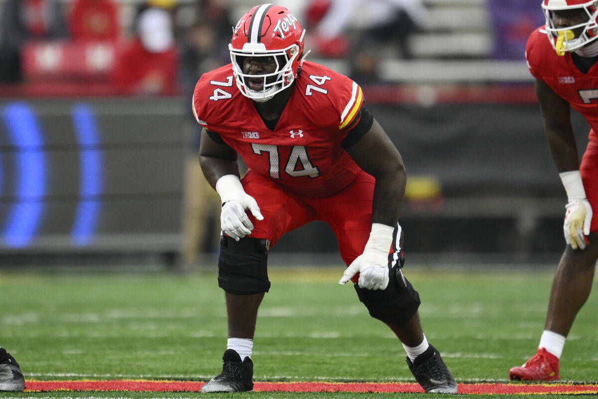 El offensive lineman de Maryland Delmar Glaze (74) en acción durante la primera mitad de un pa ...