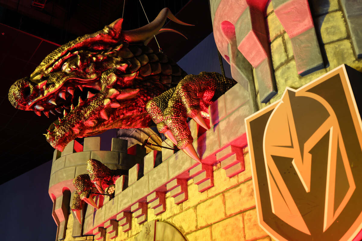 El nuevo dragón gigante está en The Fortress antes del Juego 4 de una serie de playoffs de pr ...