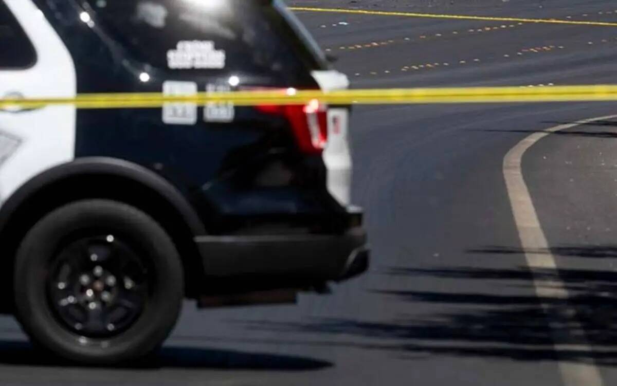 La policía de Las Vegas investigaba la muerte de una persona que fue encontrada baleada, el do ...