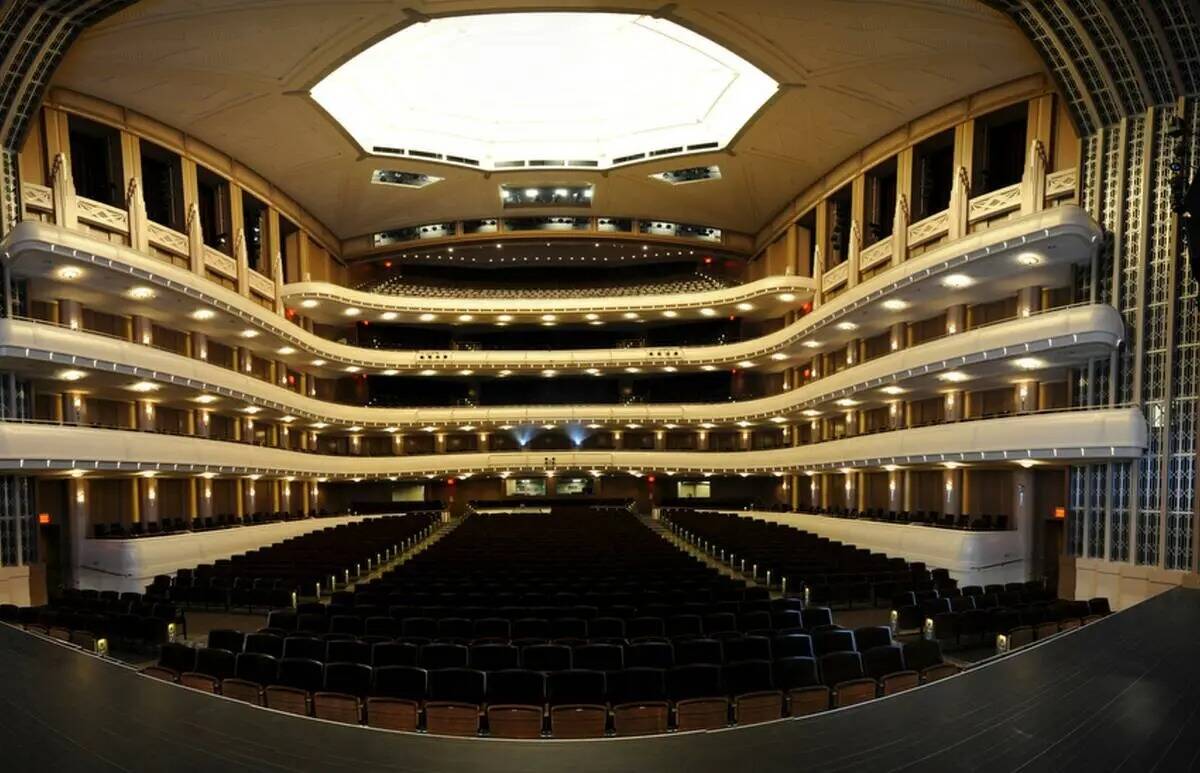 Vista panorámica del interior de la sala Reynolds del Smith Center of the Performing Arts en 2 ...
