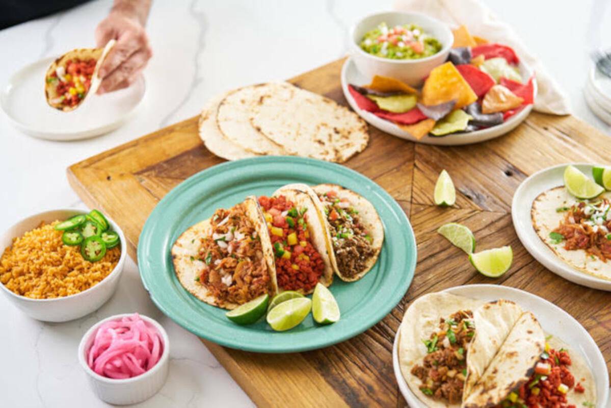 Un surtido de tacos vegetarianos de Tacotarian, la popular taquería vegana con cuatro locales ...