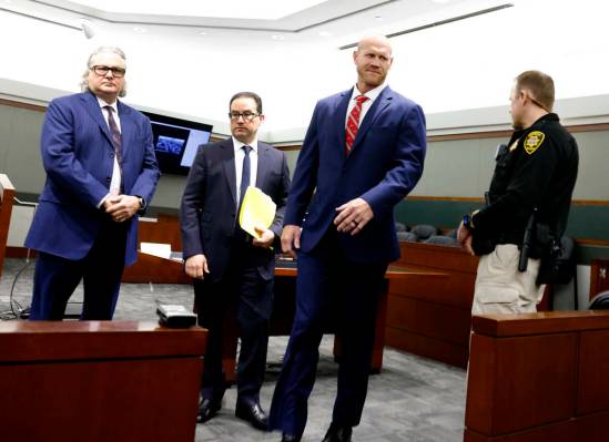 Daniel Rodimer, segundo por la derecha, sale del tribunal con sus abogados David Chesnoff, izqu ...