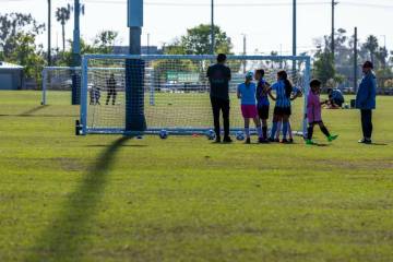 Los entrenamientos de fútbol ocupan actualmente los numerosos campos del Complejo Deportivo Ja ...