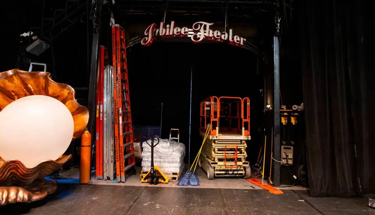 Un cartel del Jubilee Theater, actual sede de "Dita Las Vegas", cuelga entre bastidores en Hors ...