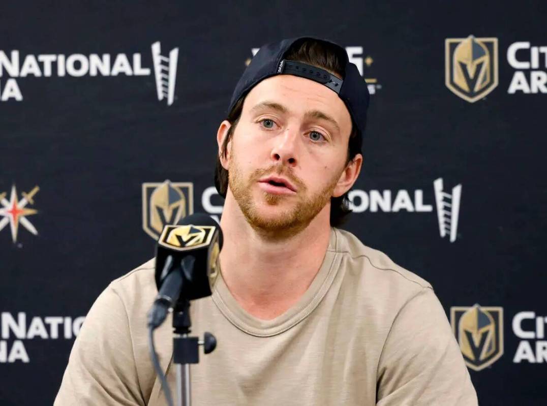 El ala derecha de los Golden Knights, Jonathan Marchessault, habla durante las entrevistas de s ...