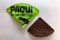 Un Paqui One Chip Challenge chip se muestra en Boston, viernes, 8 de septiembre de 2023. Un mé ...