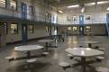 Funcionario de prisiones de Nevada es acusado de darle teléfono a recluso