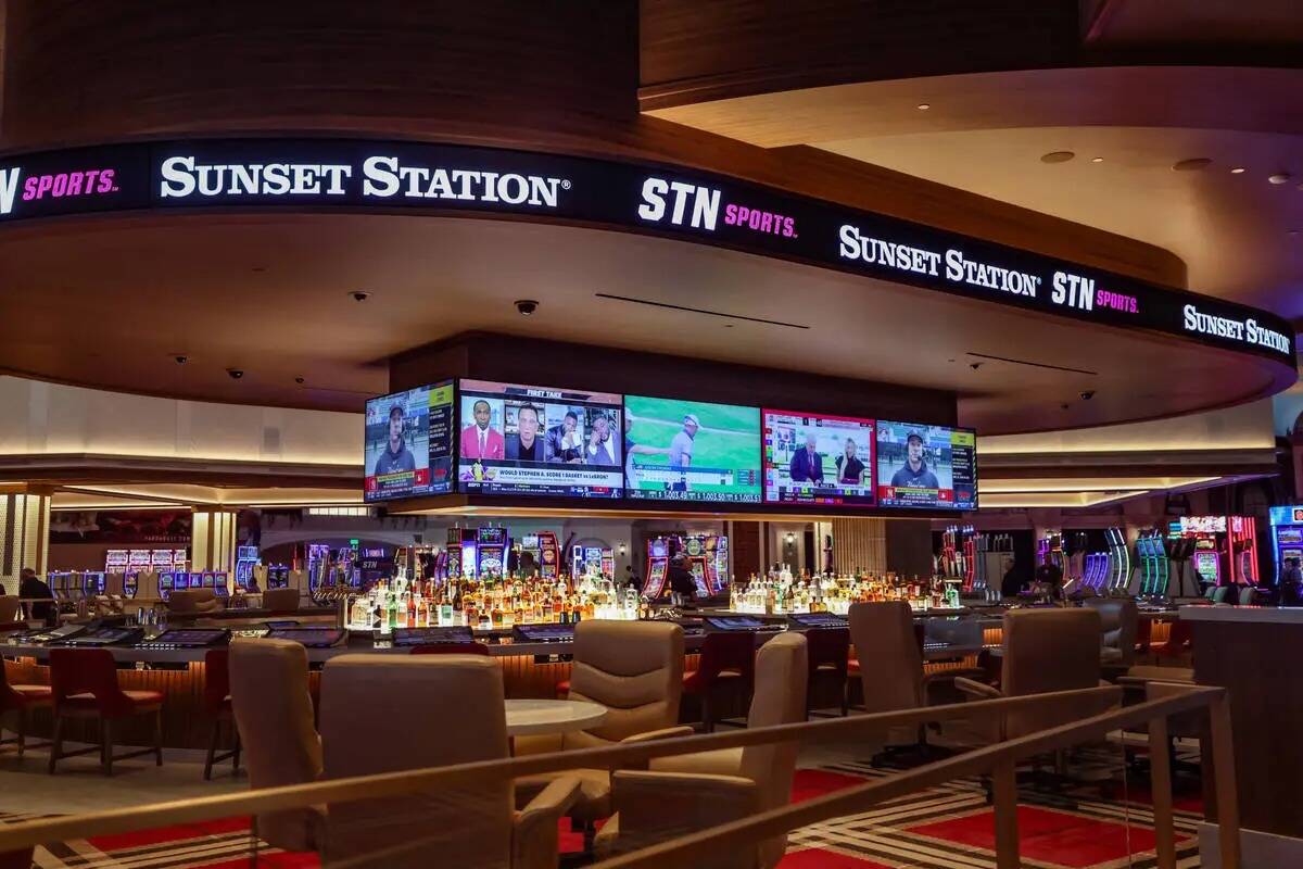 El recién renovado STN Sportsbook en el hotel-casino Sunset Station de Henderson, el jueves 16 ...
