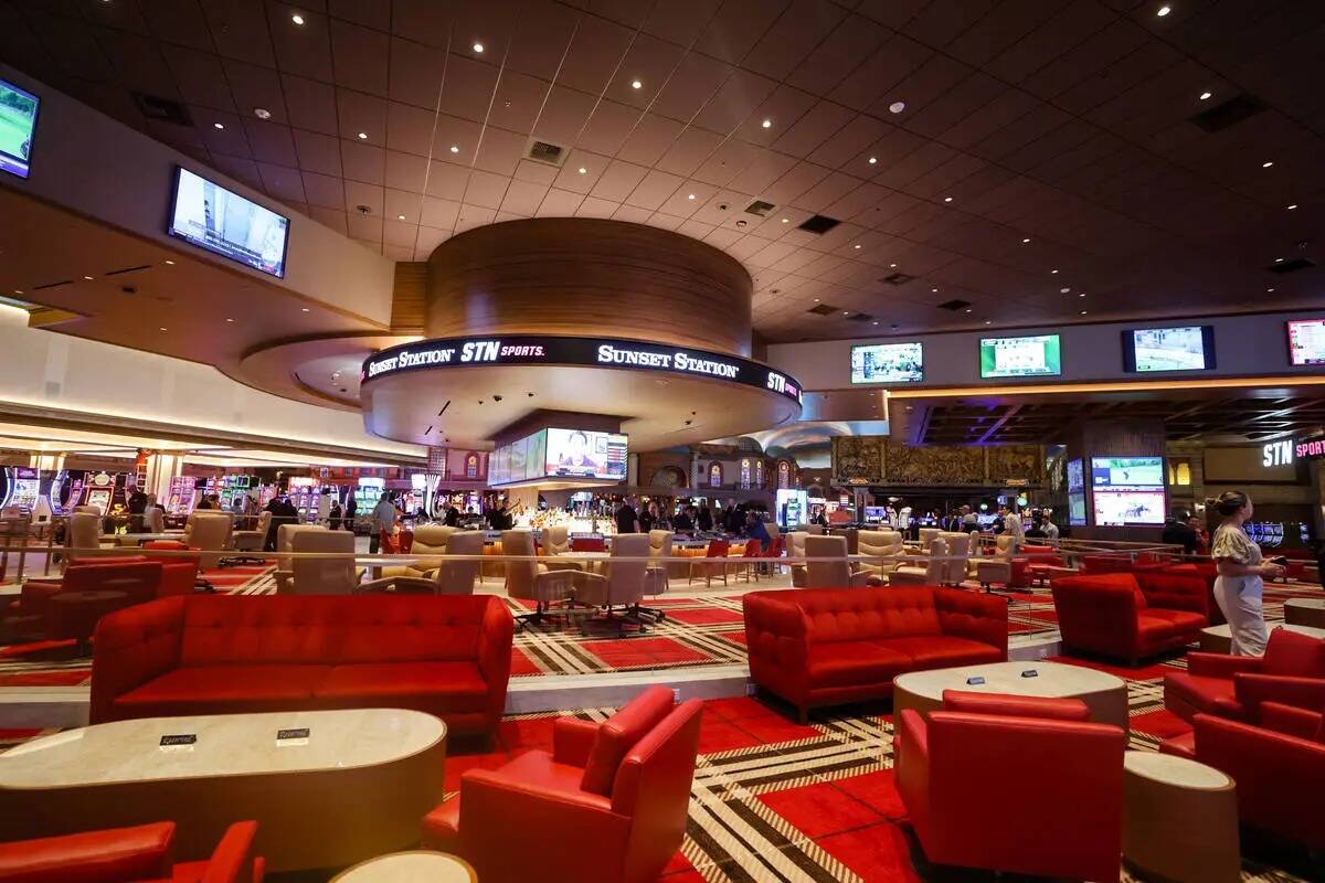 El recién renovado STN Sportsbook en el hotel-casino Sunset Station de Henderson, el jueves 16 ...