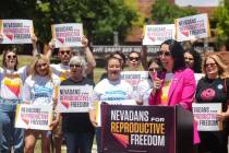 Lindsey Harmon, presidenta de Nevadans for Reproductive Freedom, se dirige a los medios de comu ...