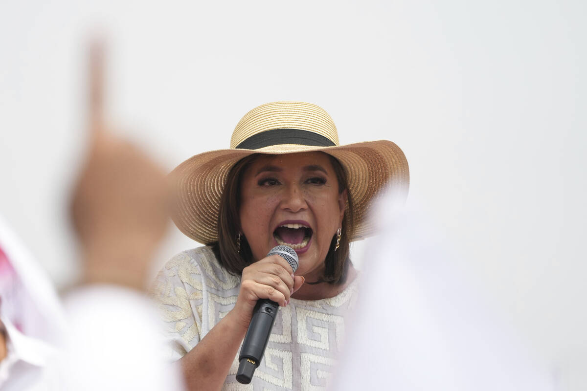 La candidata presidencial Xóchitl Gálvez celebra un mitin de campaña en Los Reyes la Paz, en ...