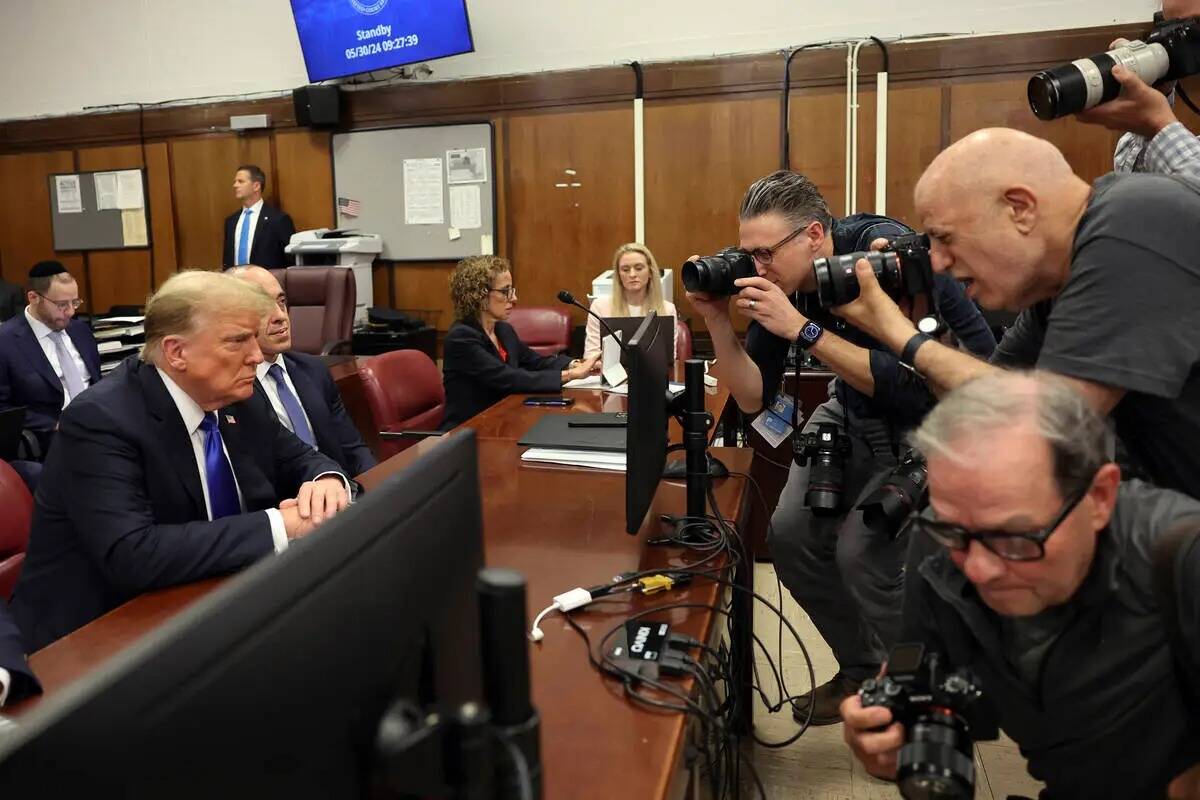 El expresidente Donald Trump comparece en el tribunal penal de Manhattan durante las deliberaci ...