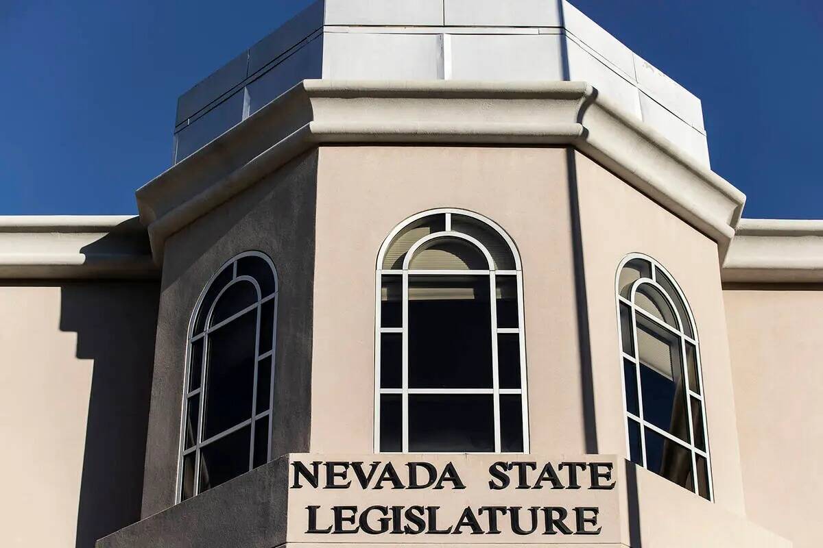 El edificio de la Legislatura del Estado de Nevada en el complejo del Capitolio estatal, el dom ...