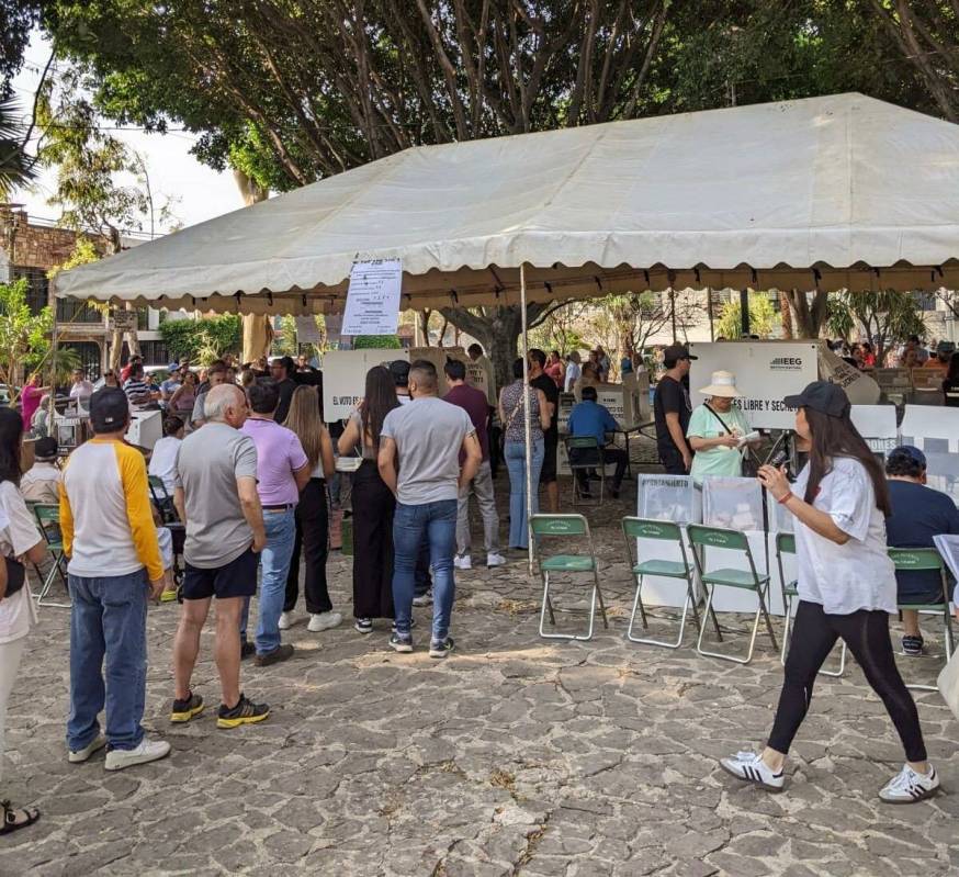 Desde temprana hora del domingo 2 de junio de 2024, los mexicanos se formaron ante las más de ...