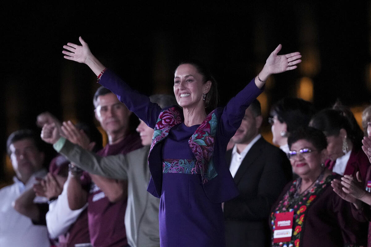 La presidenta electa Claudia Sheinbaum se dirige a sus simpatizantes en el Zócalo, la plaza pr ...