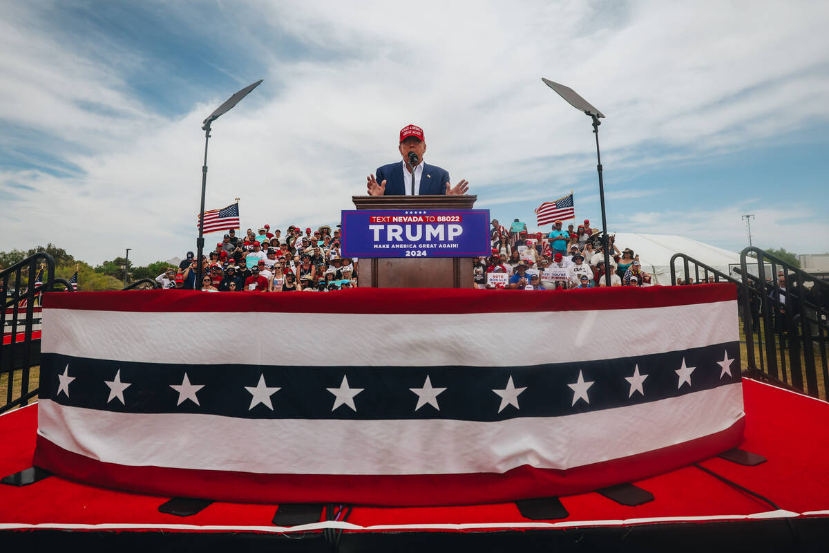 El expresidente Donald Trump habla en un mitin en Sunset Park el domingo 9 de junio de 2024 en ...