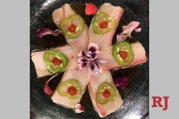 Hamachi (atún de cola amarilla) de Ari Sushi & Sake, en el suroeste de Las Vegas. El restauran ...