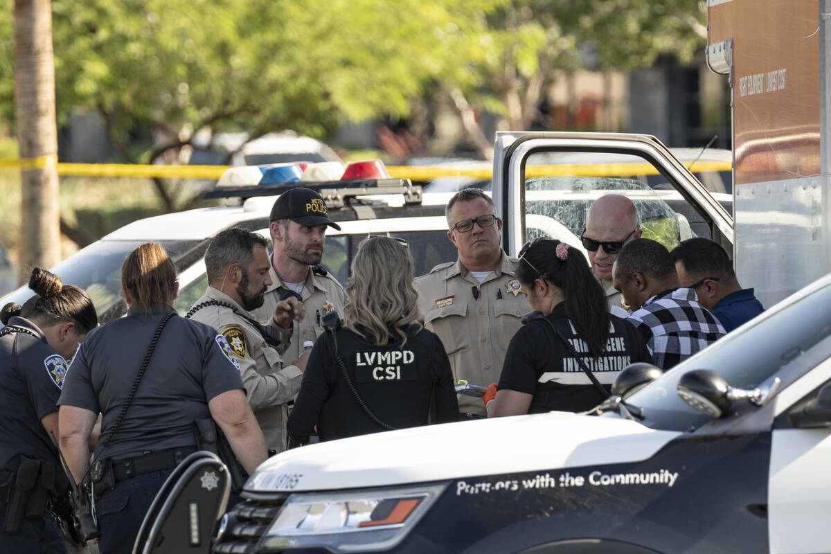 Policía de Las Vegas investiga escena en donde encuentra los cuerpos de varios animales dentro ...