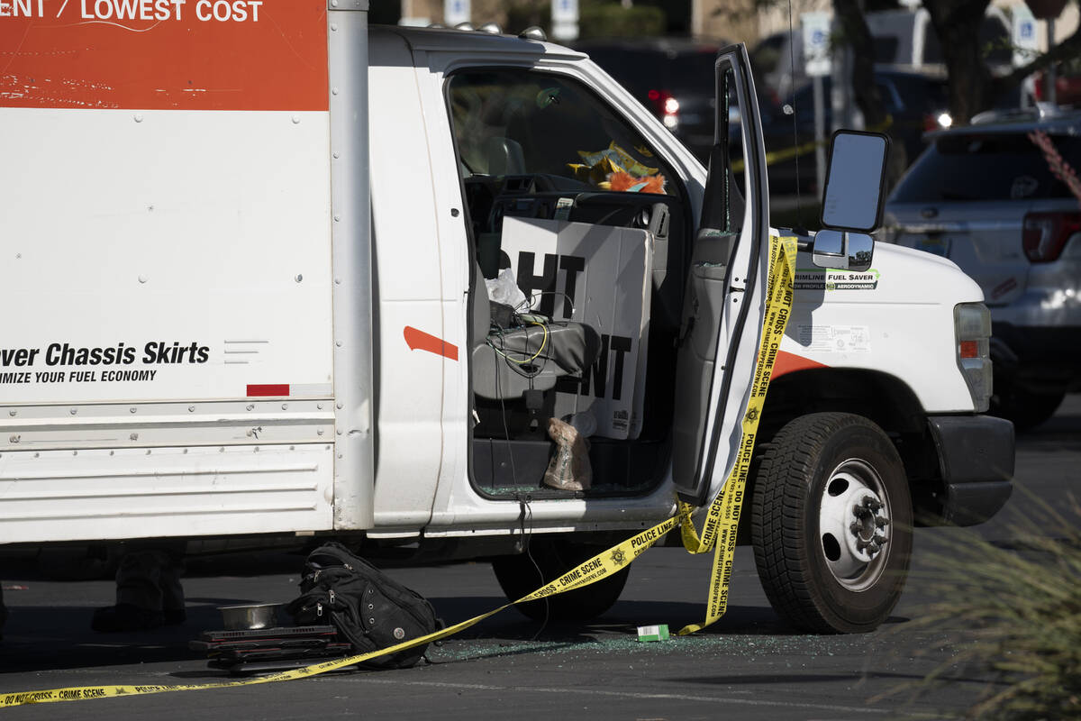 Camión de U-Haul en donde la policía de Las Vegas descubrió los cadáveres de varios animale ...
