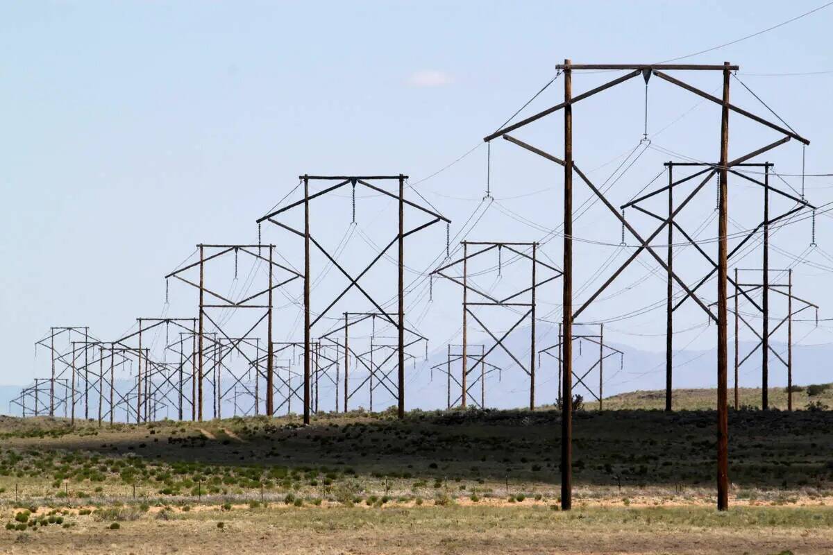 Líneas de transmisión eléctrica en esta foto de archivo. (AP Photo/Susan Montoya Bryan, Archivo)
