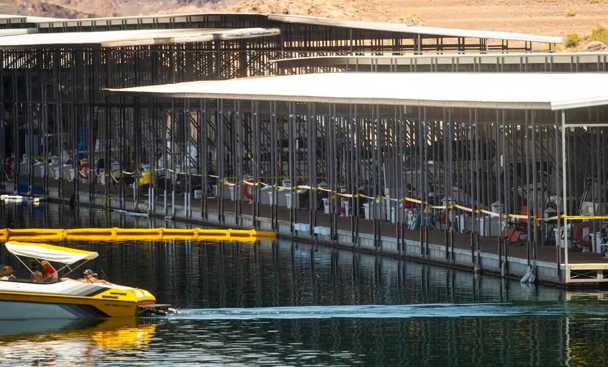 La escena donde un incendio en el Puerto de Embarcaciones de Las Vegas destruyó barcos despué ...