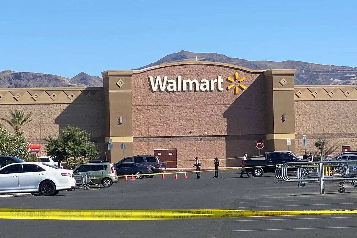 Un hombre recibió un disparo y murió dentro de un vehículo en el estacionamiento de Walmart ...
