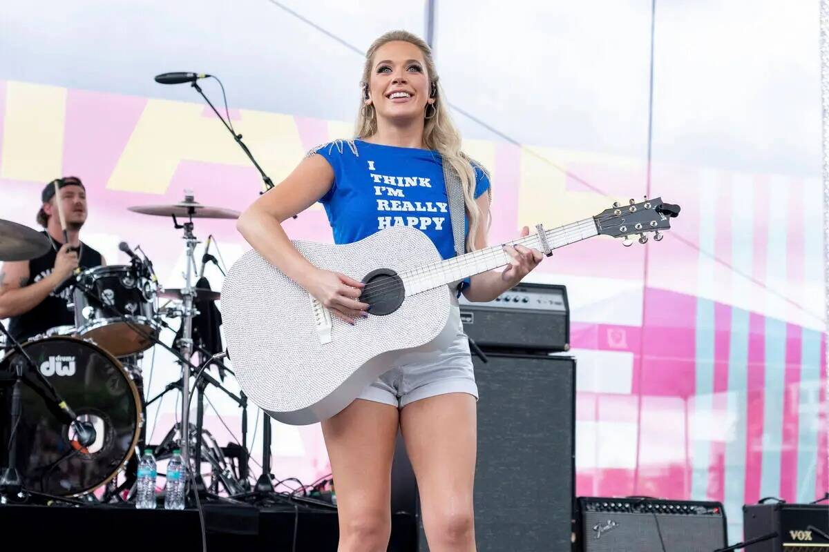 Megan Moroney se presenta durante el CMA Fest, el domingo 9 de junio de 2024, en Nashville, Ten ...