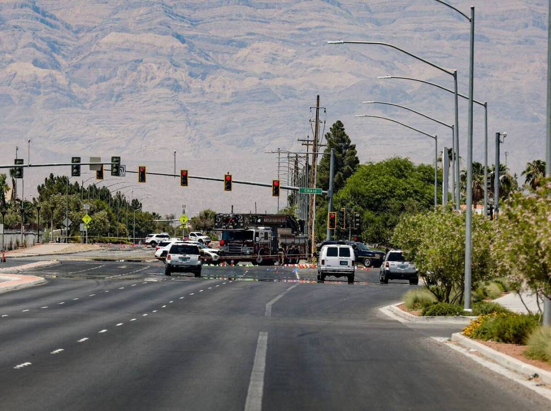 La policía en la escena donde el Departamento de Policía de North Las Vegas disparó y mató ...