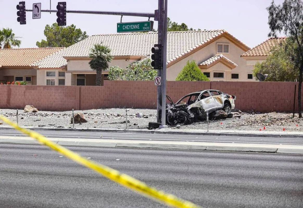 La policía en la escena donde el Departamento de Policía de North Las Vegas disparó y mató ...