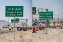 Señales conmemorativas dedicadas al soldado de la Nevada Highway Patrol Alberto Felix y al sar ...