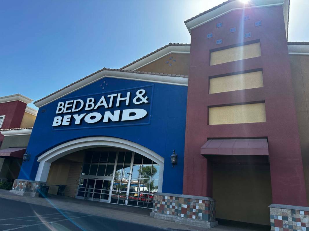 El interior de un antiguo Bed Bath and Beyond en Henderson que se convertirá en una tienda de ...