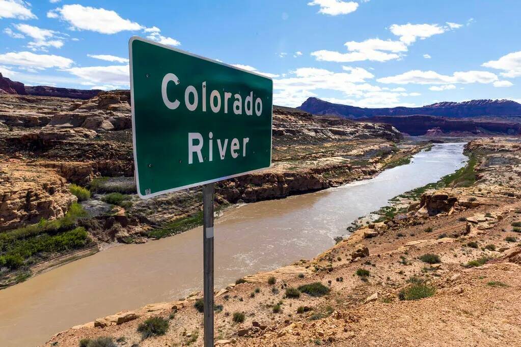 El río Colorado a lo largo del Glen Canyon National Recreation Area, el 22 de abril de 2023, e ...