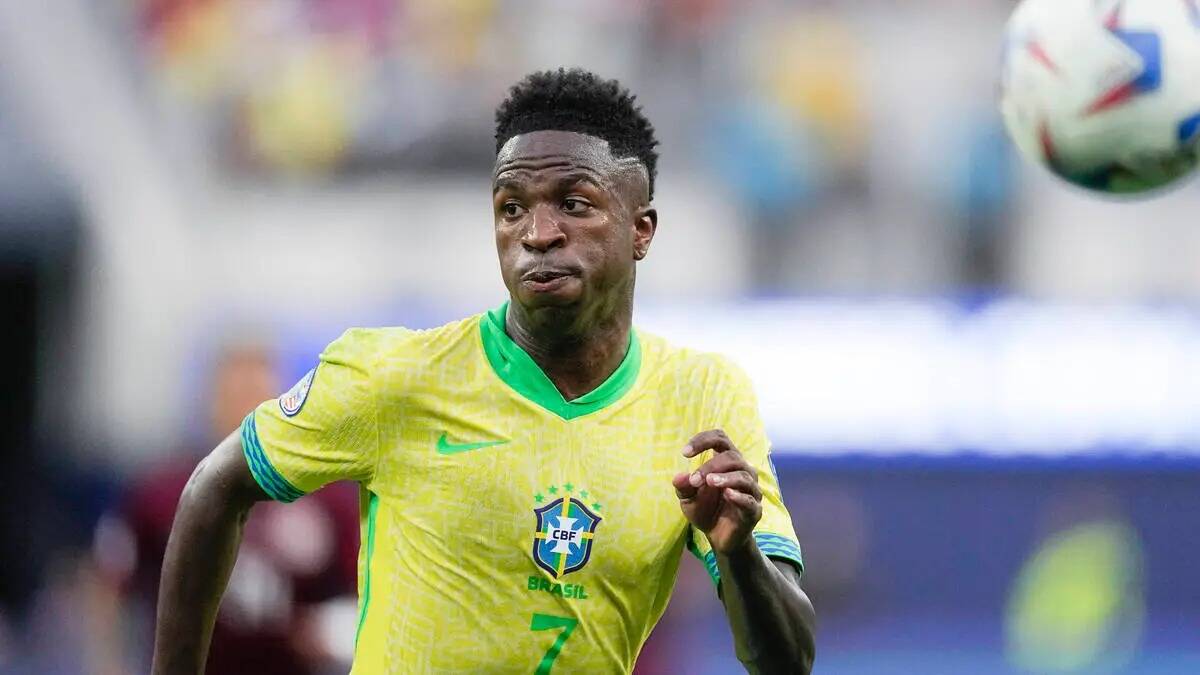 Vinicius Junior de Brasil corre durante un partido de fútbol del Grupo D de la Copa América c ...