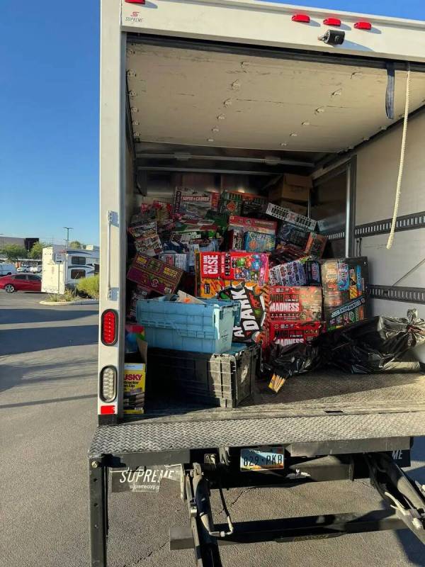 Una camioneta está llena de fuegos artificiales ilegales confiscados durante el fin de semana ...