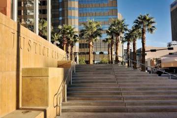 El Centro Regional de Justicia, en el centro de Las Vegas, alberga el Tribunal de Distrito del ...