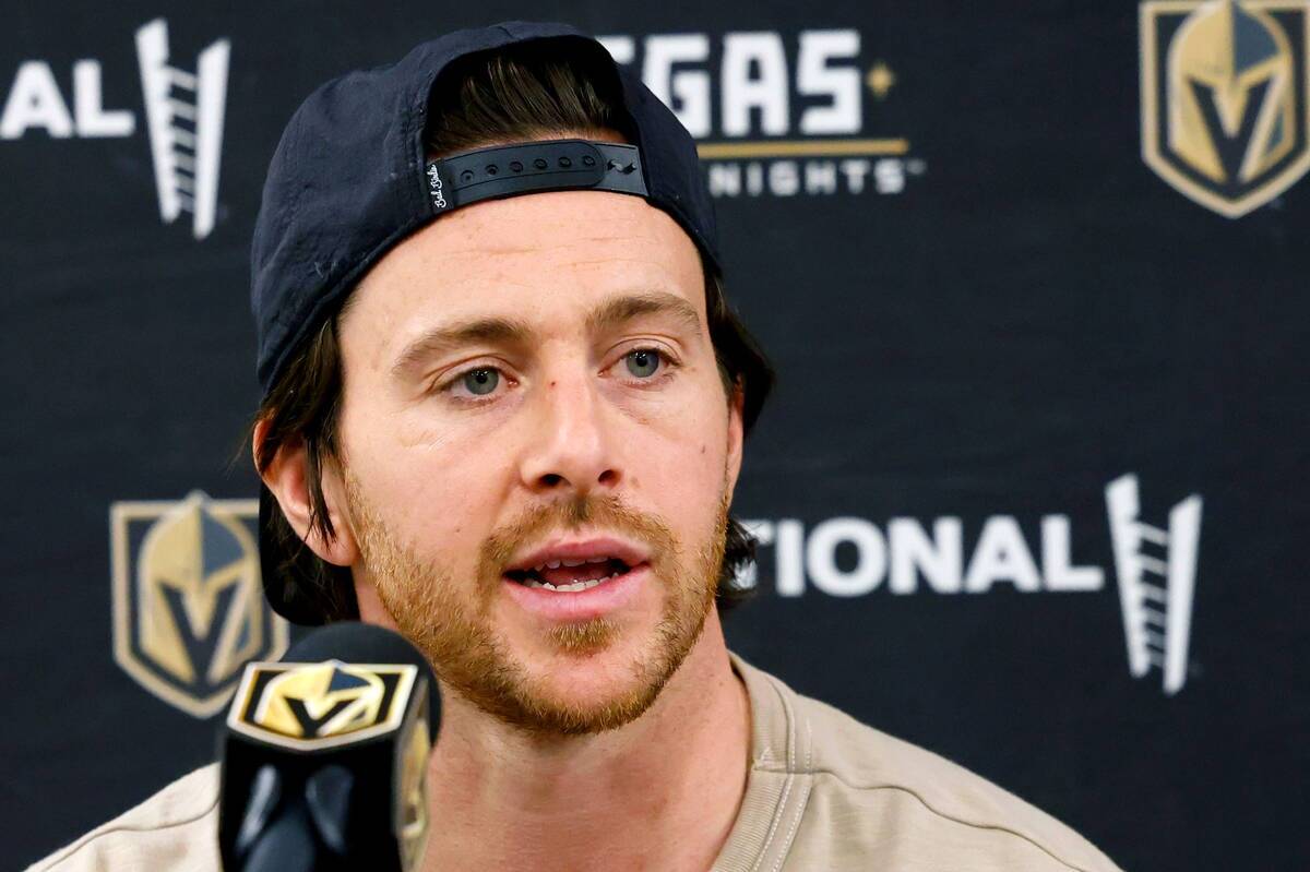 El ala derecha de los Golden Knights, Jonathan Marchessault, habla durante las entrevistas de s ...