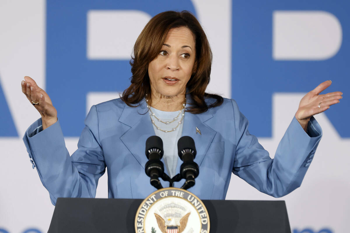 La vicepresidenta Kamala Harris habla en un acto de campaña, el viernes 28 de junio de 2024, e ...