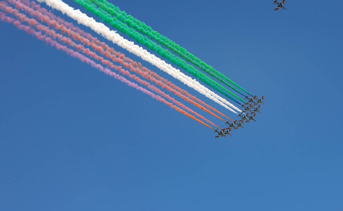 El escuadrón de demostración de la Fuerza Aérea Italiana Frecce Tricolori sobrevuela el Stri ...