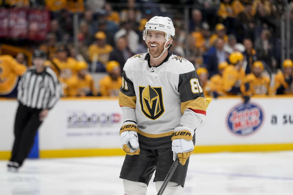 El ala derecha de los Vegas Golden Knights Jonathan Marchessault (81) juega durante el tercer p ...