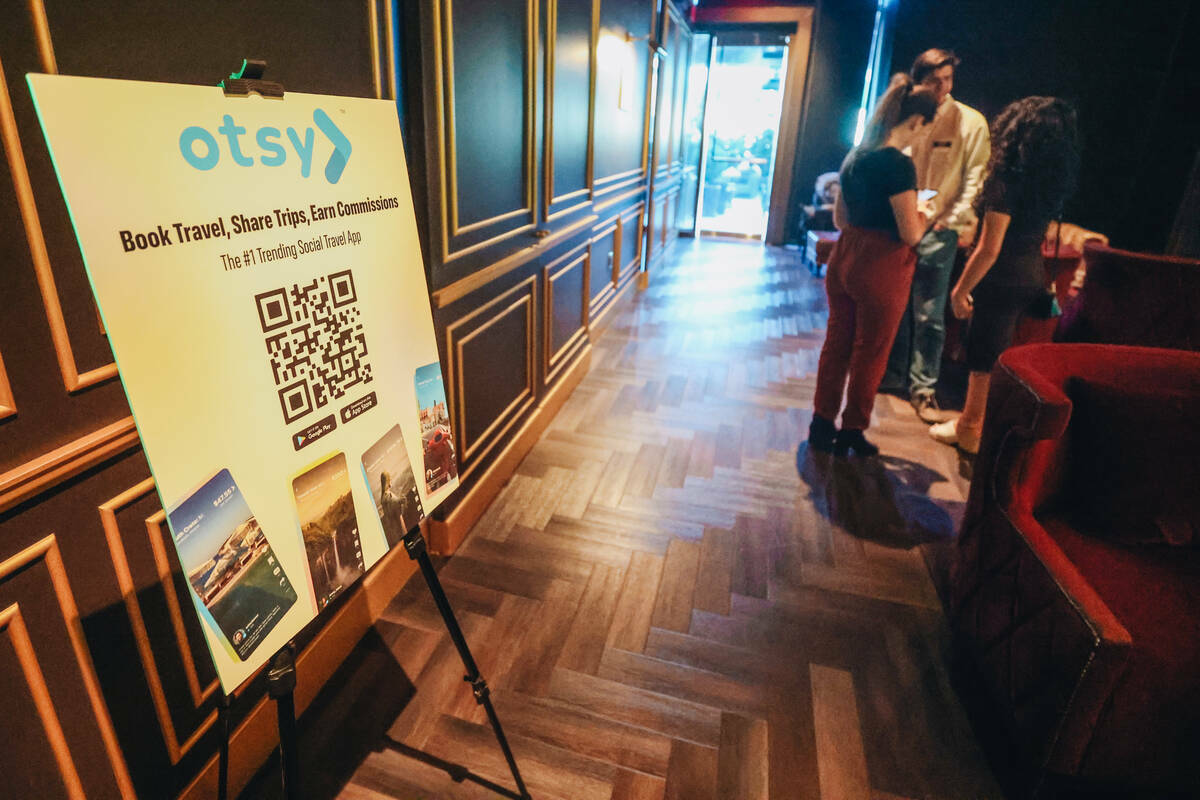 Un tablero de Otsy, una aplicación de reservaciones de viajes y redes sociales fundada por Mic ...