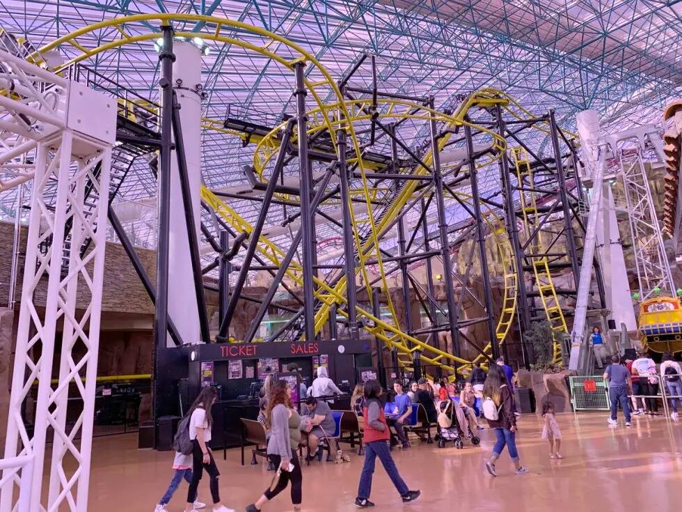 La montaña rusa cerrada El Loco en Circus Circus Adventuredome en Las Vegas, el jueves 4 de ab ...