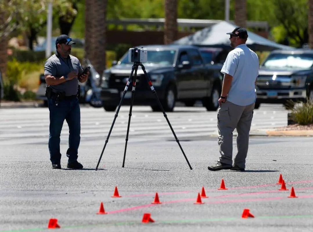 La policía de Las Vegas investiga una colisión de tres vehículos cerca de Pavilion Center Dr ...