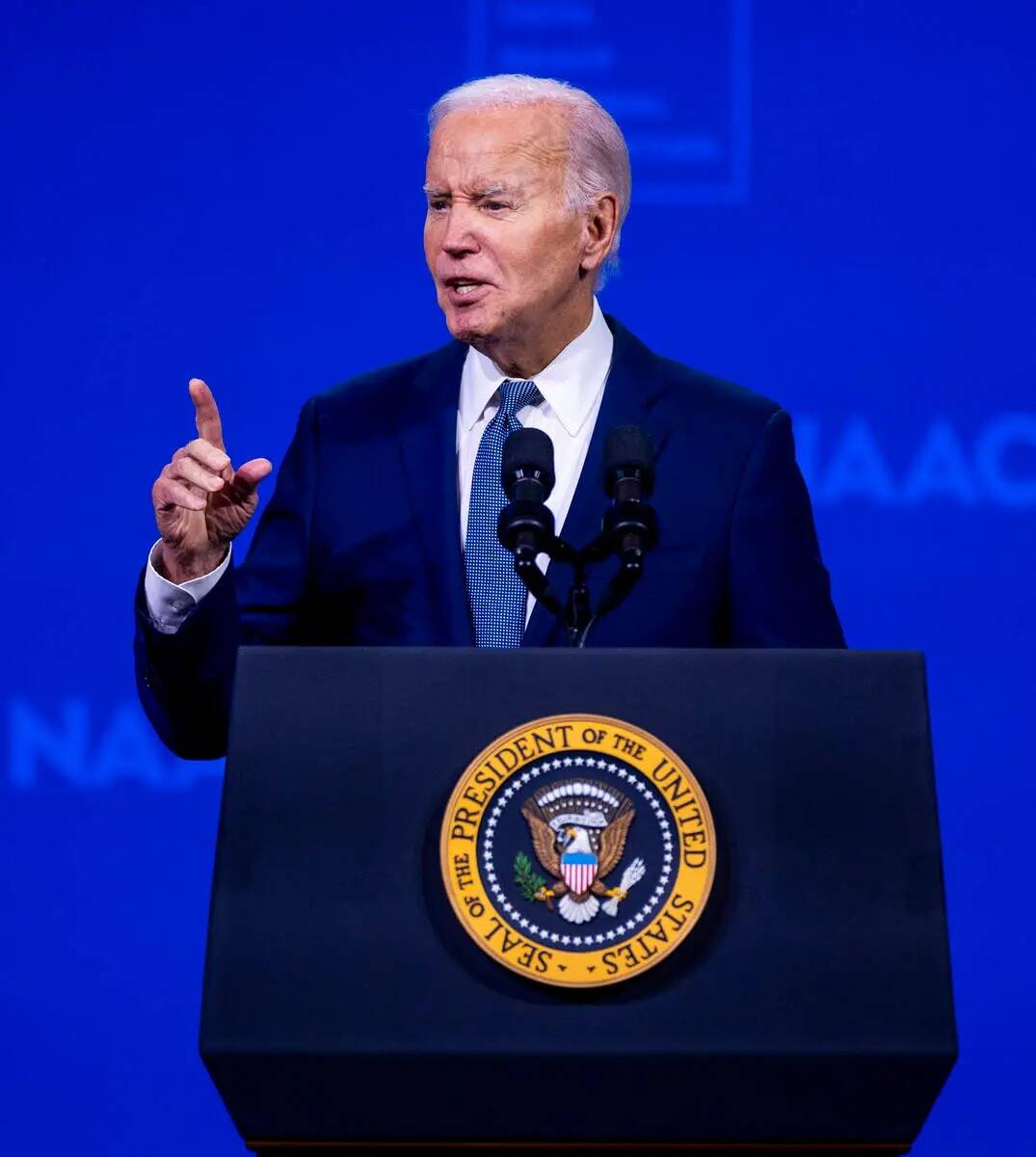 El presidente Joe Biden habla durante la Convención Nacional 115 de la NAACP en el Mandalay Ba ...