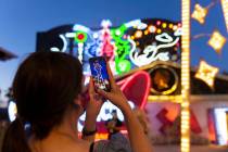 Kristine Bressel toma una foto durante un recorrido en el Neon Museum, el viernes 22 de mayo de ...